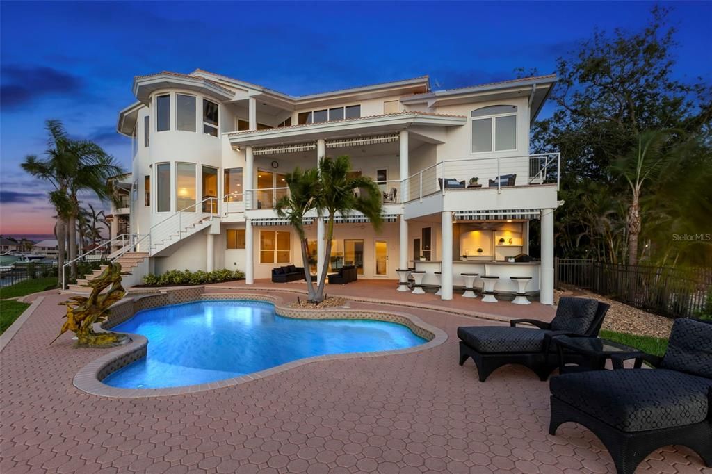 Exterior, Pool, Water