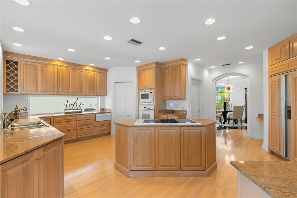Dining room, Interior, Kitchen, Recessed Lighting, Wood Texture Flooring