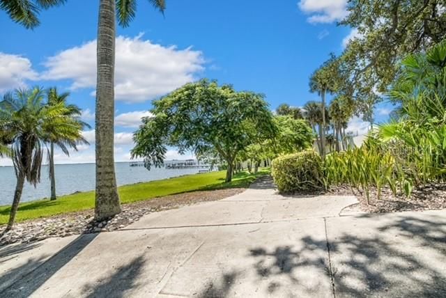 Exterior, Lake