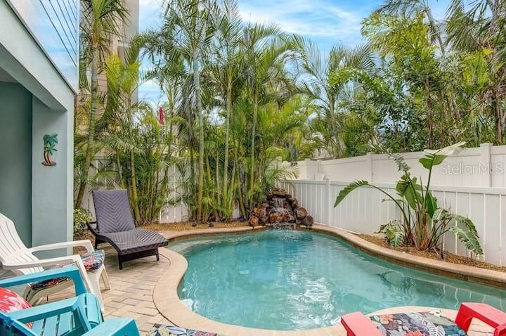 Exterior, Pool