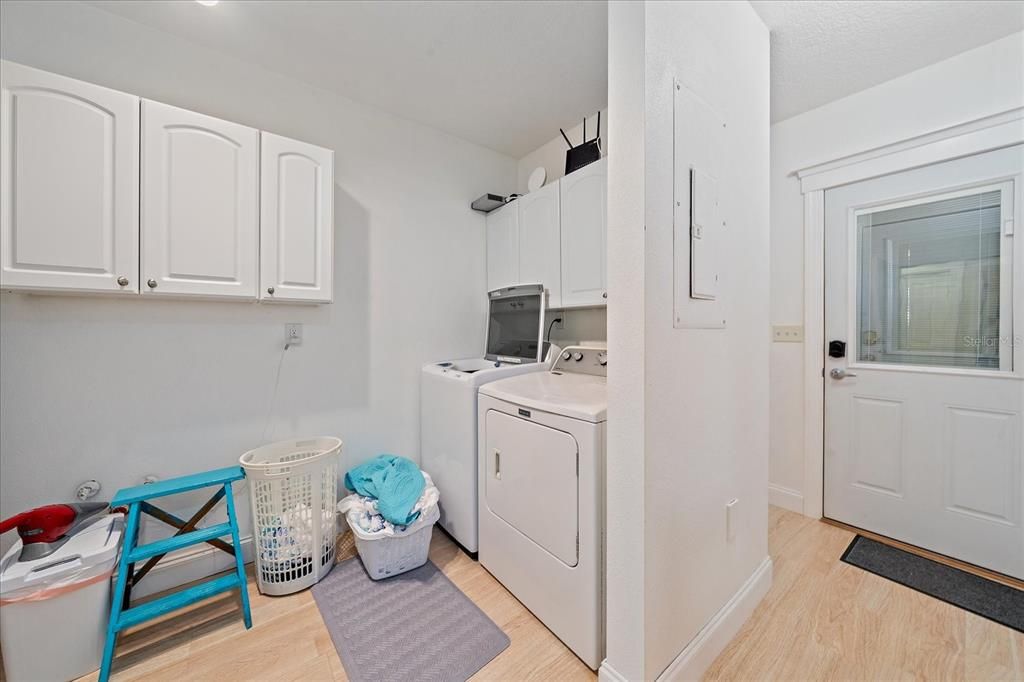Interior, Washer, Wood Texture Flooring
