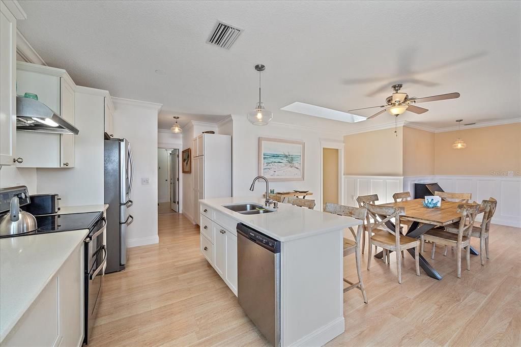 Dining room, Interior, Kitchen, Pendant Lights, Wood Texture Flooring