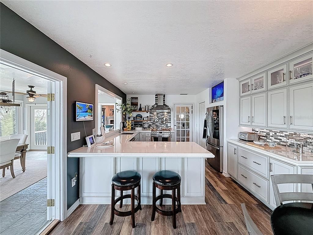 Dining room, Interior, Kitchen, Recessed Lighting, Wood Texture Flooring
