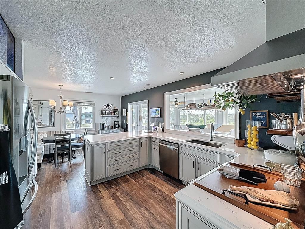 Chandelier, Dining room, Interior, Kitchen, Recessed Lighting, Wood Texture Flooring