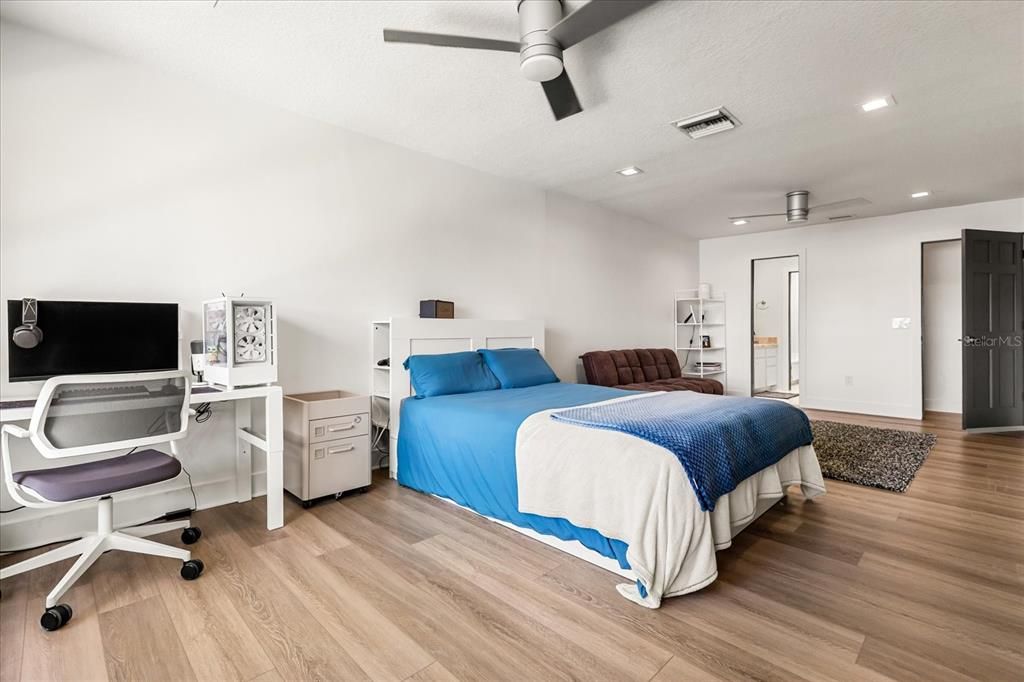 Bedroom, Home Office, Interior, Recessed Lighting, Wood Texture Flooring