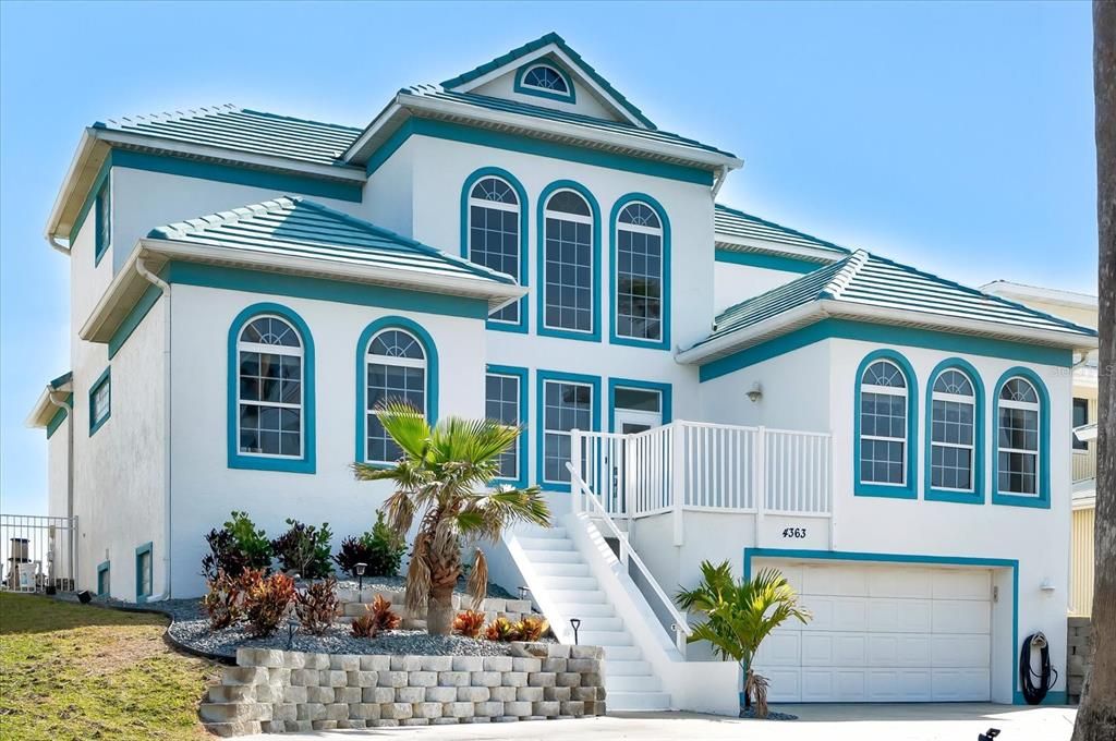 Attached, Exterior, Facade, Queen Anne Victorian