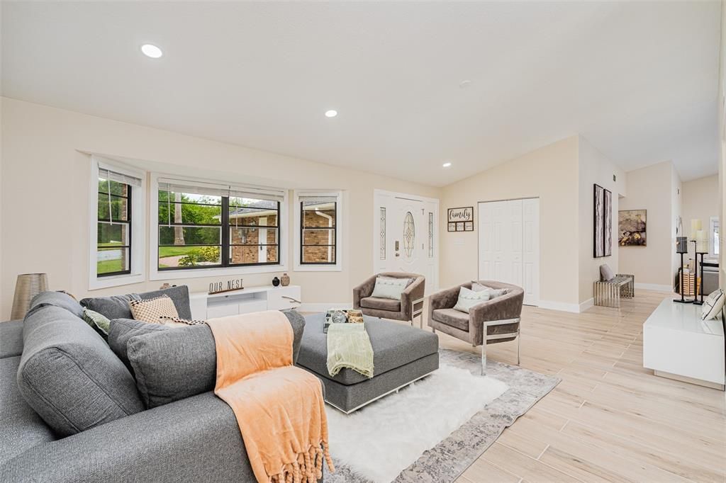 Interior, Living room, Recessed Lighting, Wood Texture Flooring