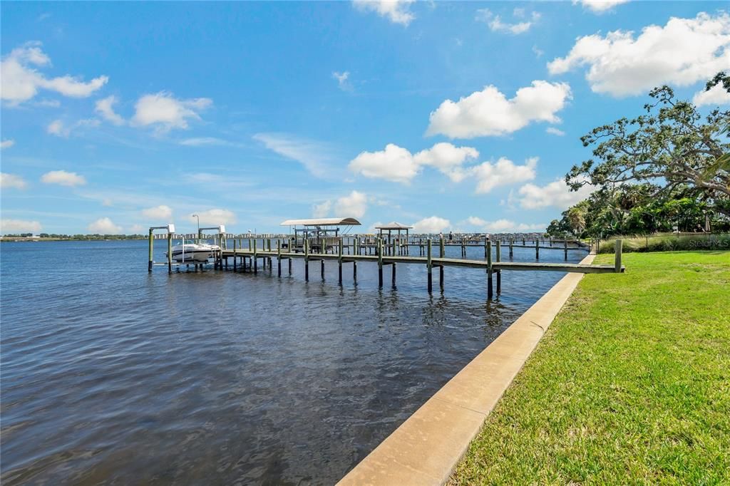 Exterior, Lake
