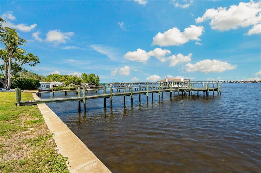 Exterior, Lake