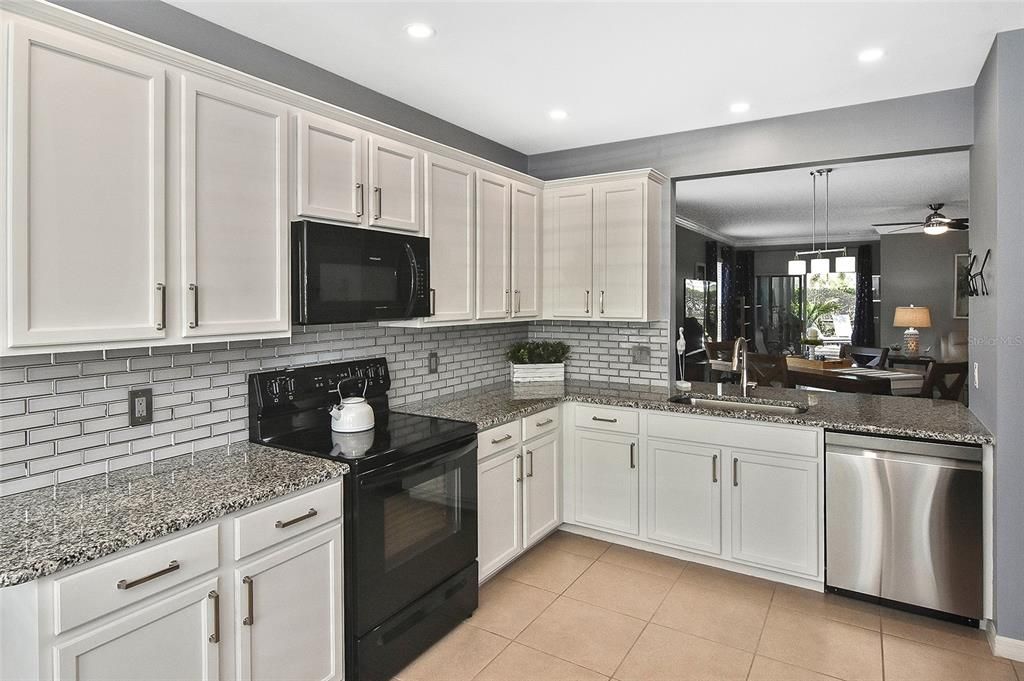 Dining room, Interior, Kitchen, Pendant Lights, Recessed Lighting, Stainless Steel Appliances