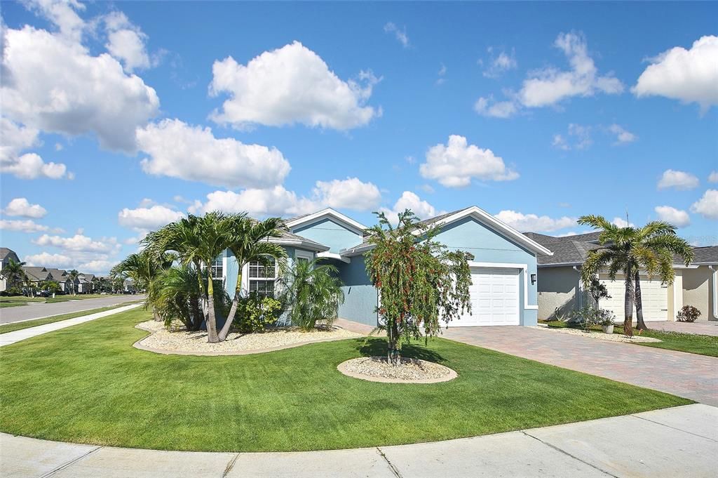 Attached, Exterior, Facade, Ranch