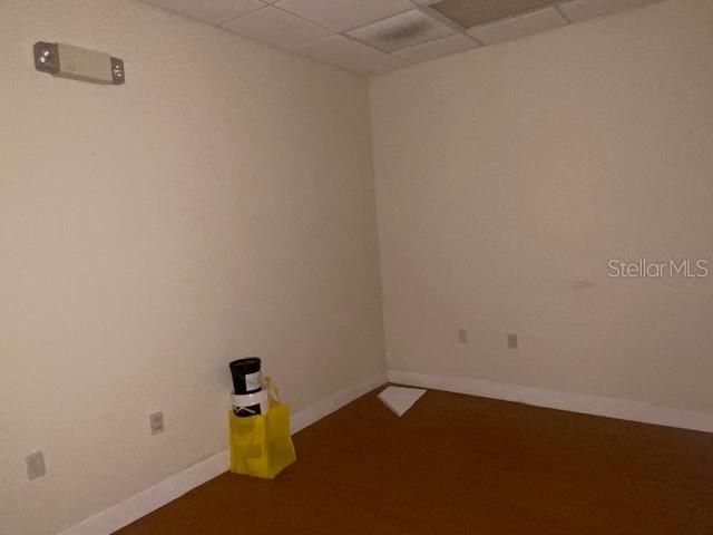 Empty room, Interior