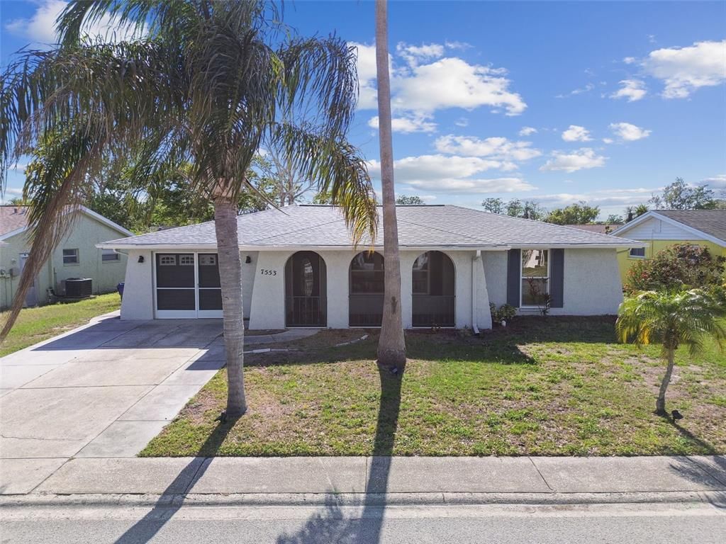 Attached, Exterior, Facade, Ranch
