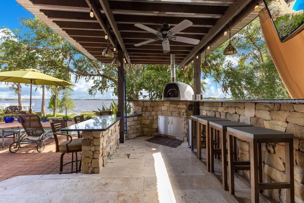 Exterior, Outdoor Kitchen, Water