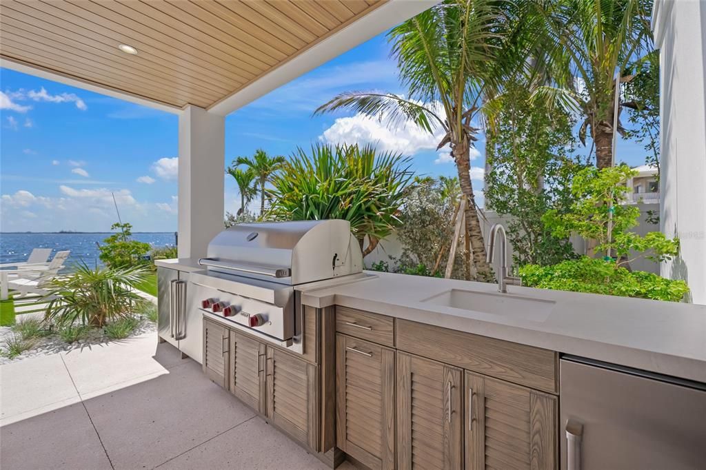 Exterior, Outdoor Kitchen, Water