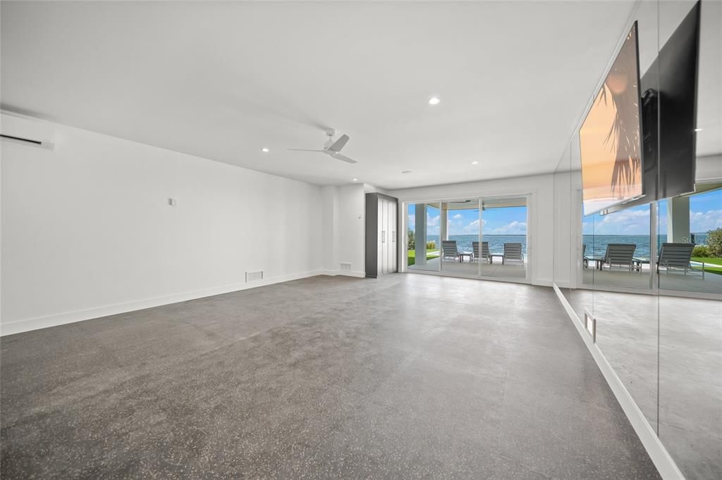 Empty room, Interior, Recessed Lighting, Water