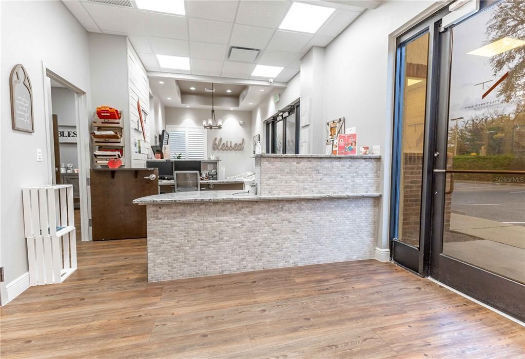 Interior, Pendant Lights, Recessed Lighting, Wood Texture Flooring