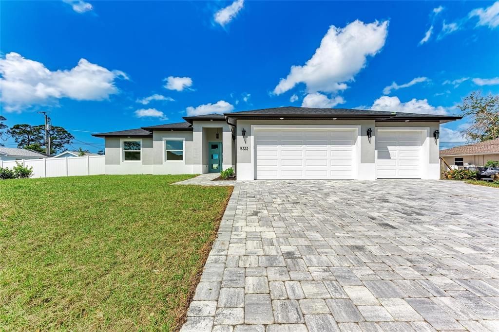Attached, Exterior, Facade, Ranch