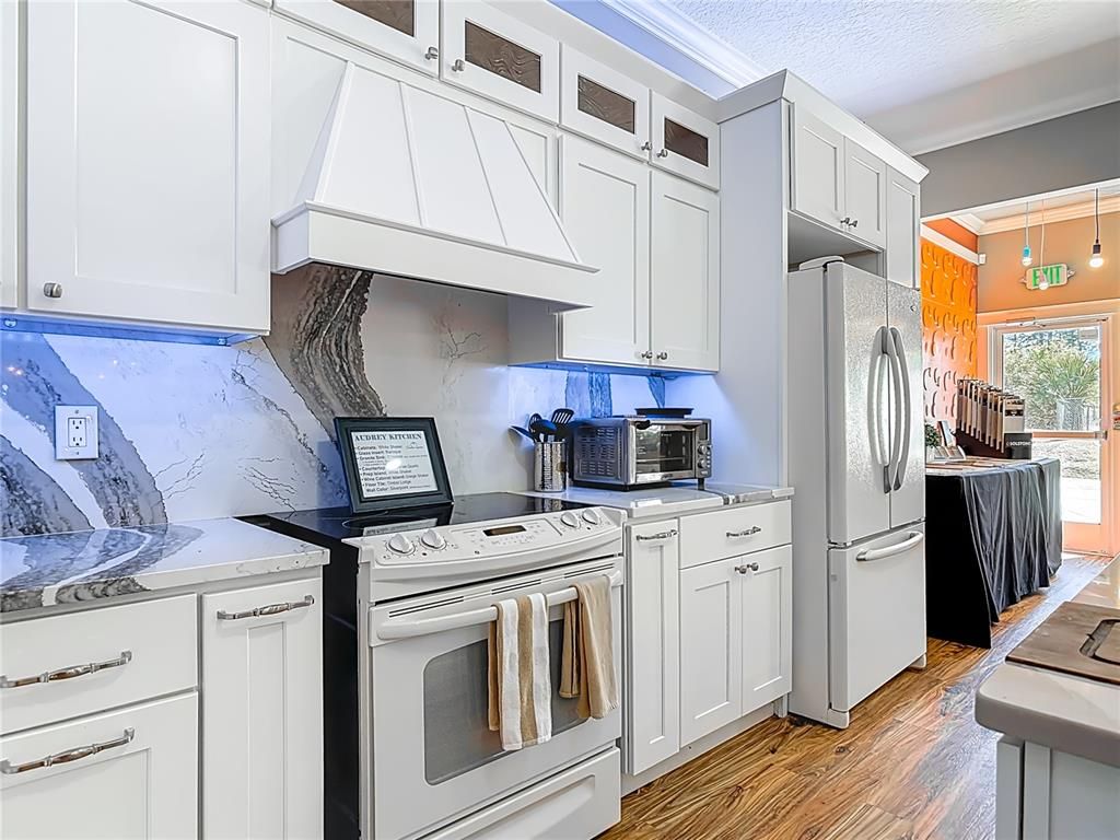 Interior, Kitchen, Pendant Lights, Wood Texture Flooring