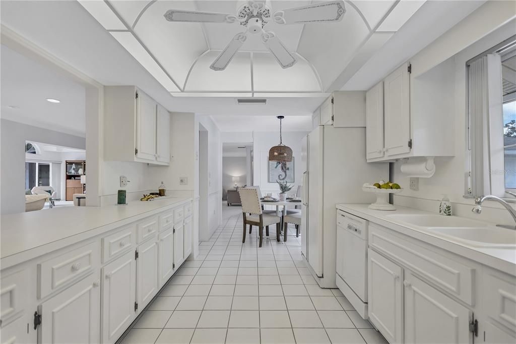 Dining room, Interior, Kitchen, Pendant Lights, Recessed Lighting, Water