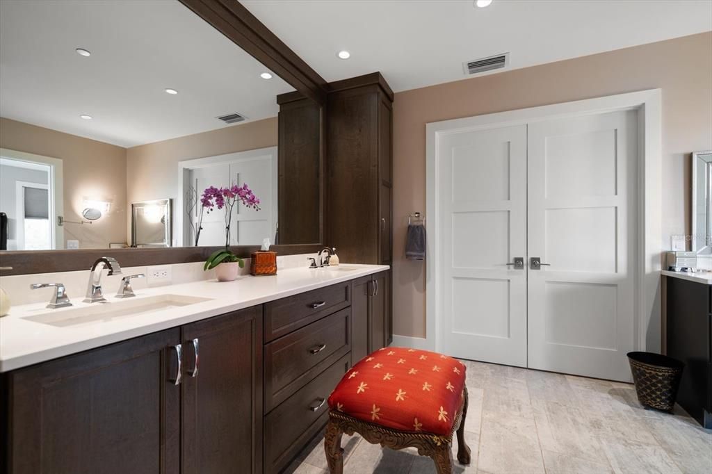 Bathroom, Dual Sink Vanities, Interior, Recessed Lighting