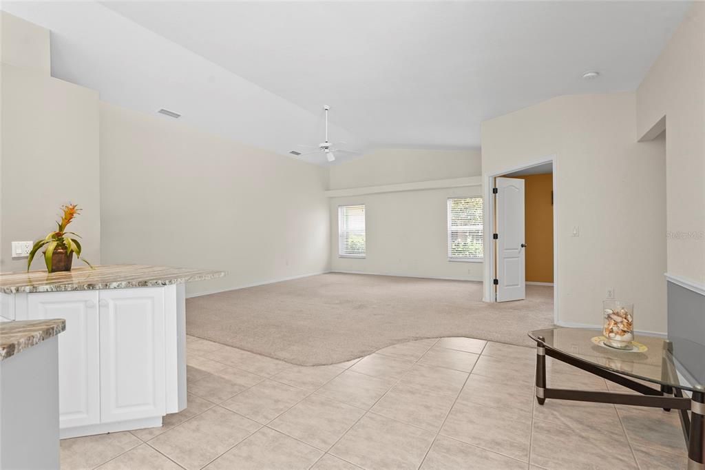 Empty room, Interior