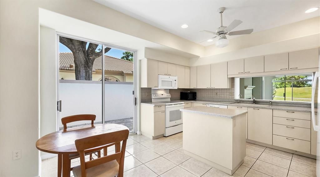 Dining room, Interior, Kitchen, Recessed Lighting
