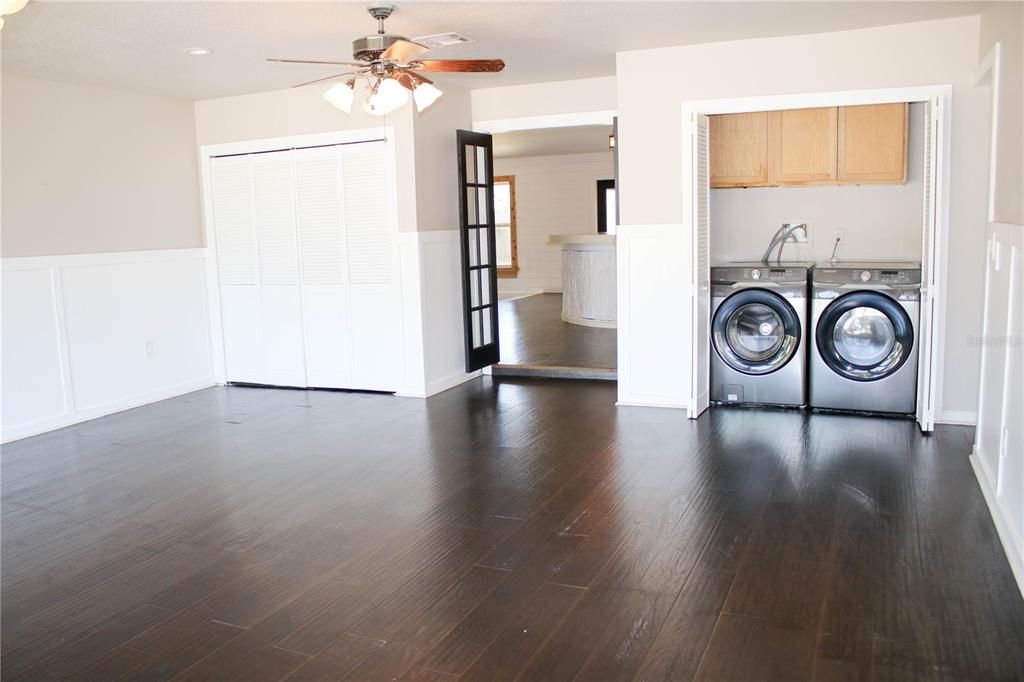 Empty room, Interior, Recessed Lighting, Washer, Wood Texture Flooring