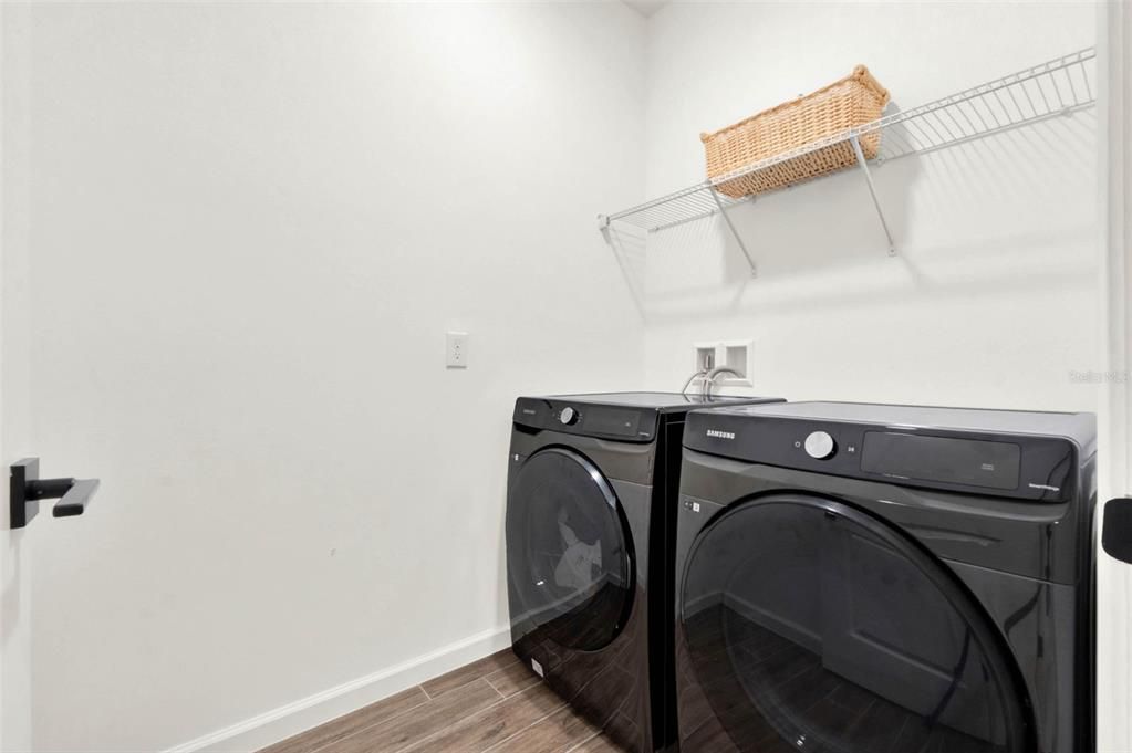 Interior, Washer, Wood Texture Flooring