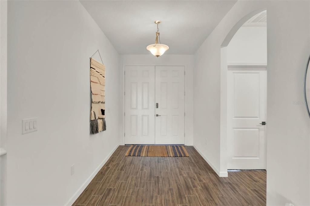Interior, Pendant Lights, Wood Texture Flooring
