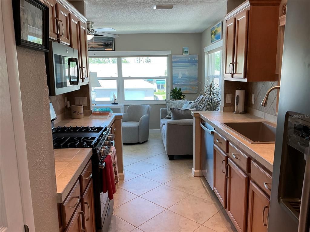 Interior, Kitchen, Living room, Tile Countertops, Water