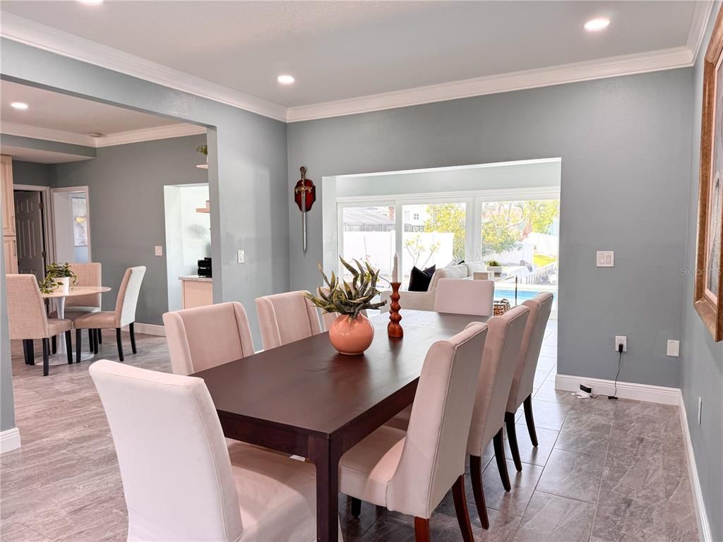 Dining room, Interior, Recessed Lighting