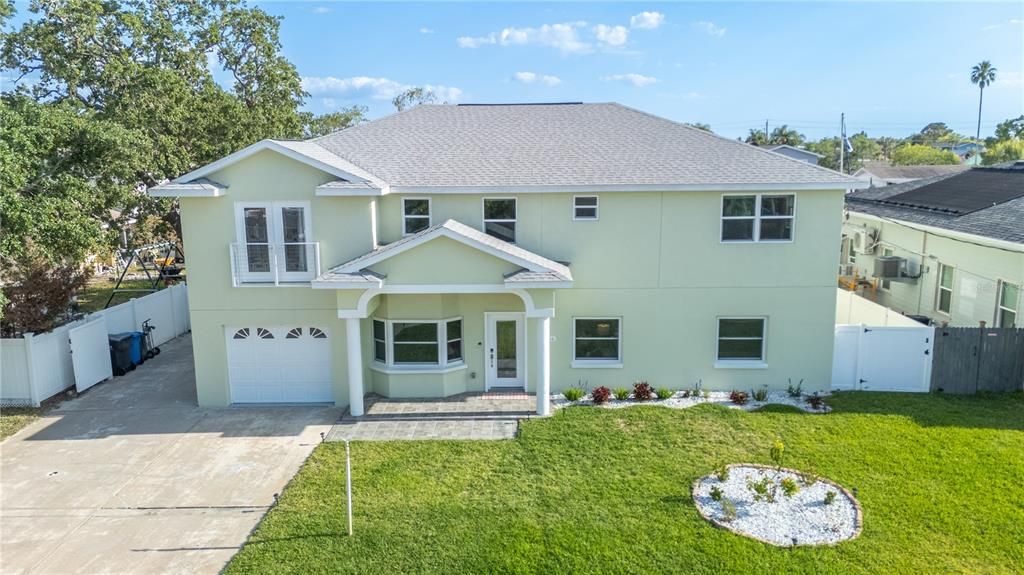 Attached, Exterior, Facade, Farmhouse