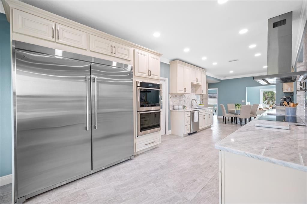 Dining room, Interior, Kitchen, Recessed Lighting, Stainless Steel Appliances