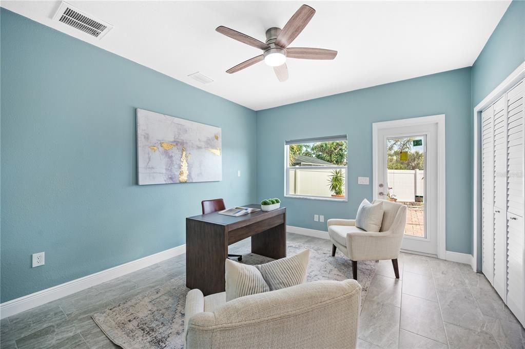 Home Office, Interior