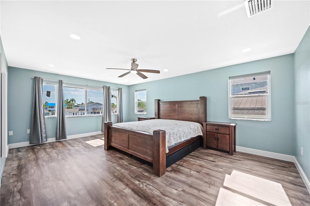 Bedroom, Interior, Recessed Lighting, Water, Wood Texture Flooring