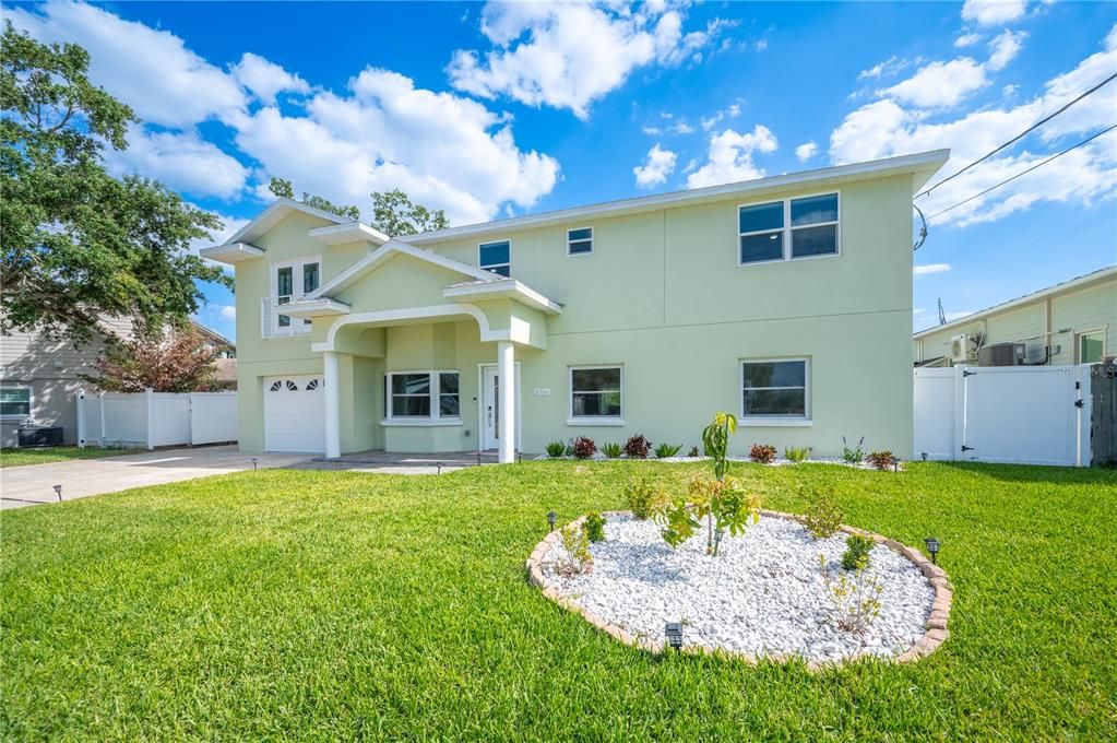 Attached, Backyard, Exterior, Facade, Split Level