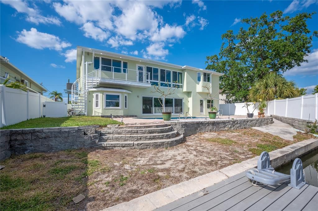 Exterior, Facade, Modern