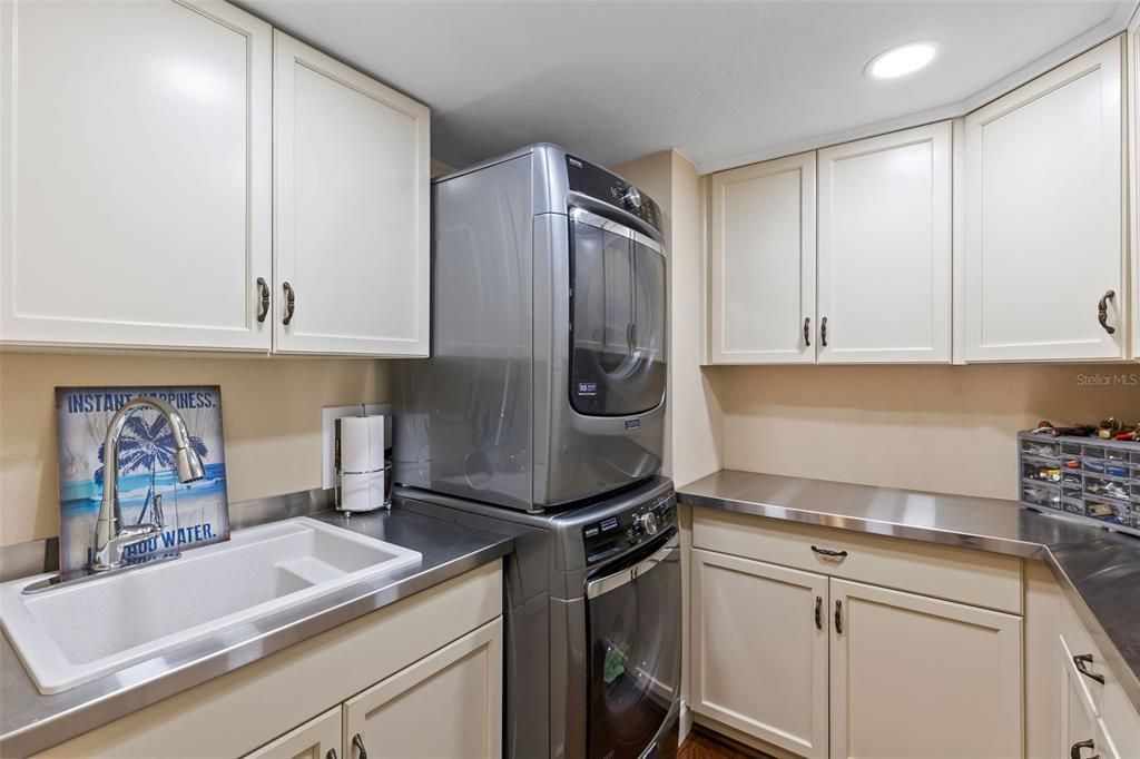 Interior, Kitchen, Recessed Lighting, Washer