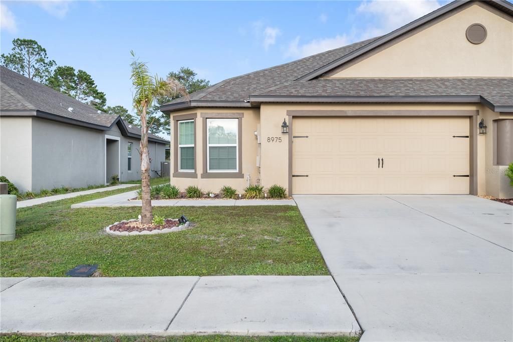 Attached, Exterior, Facade, Ranch