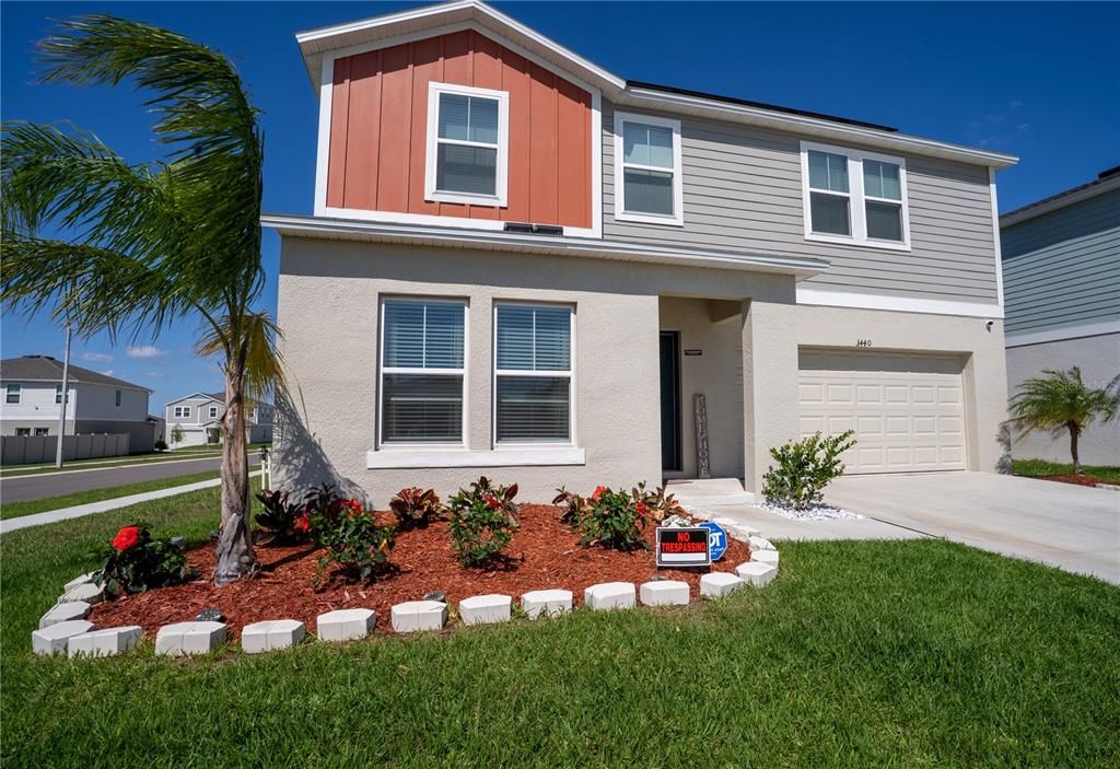 Attached, Exterior, Facade, Farmhouse