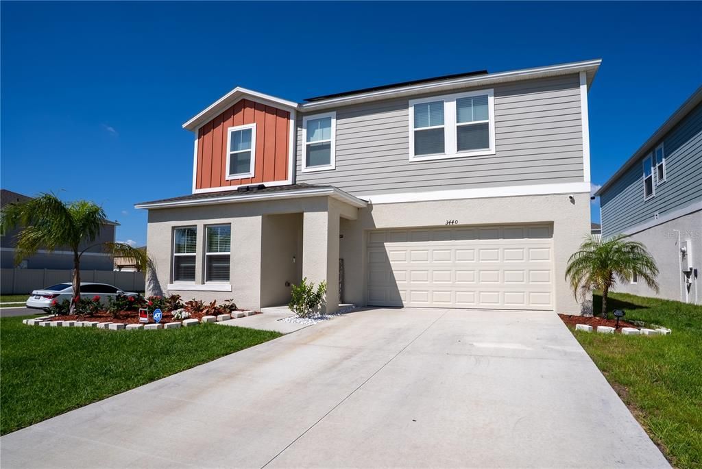 Attached, Exterior, Facade, American Craftsman