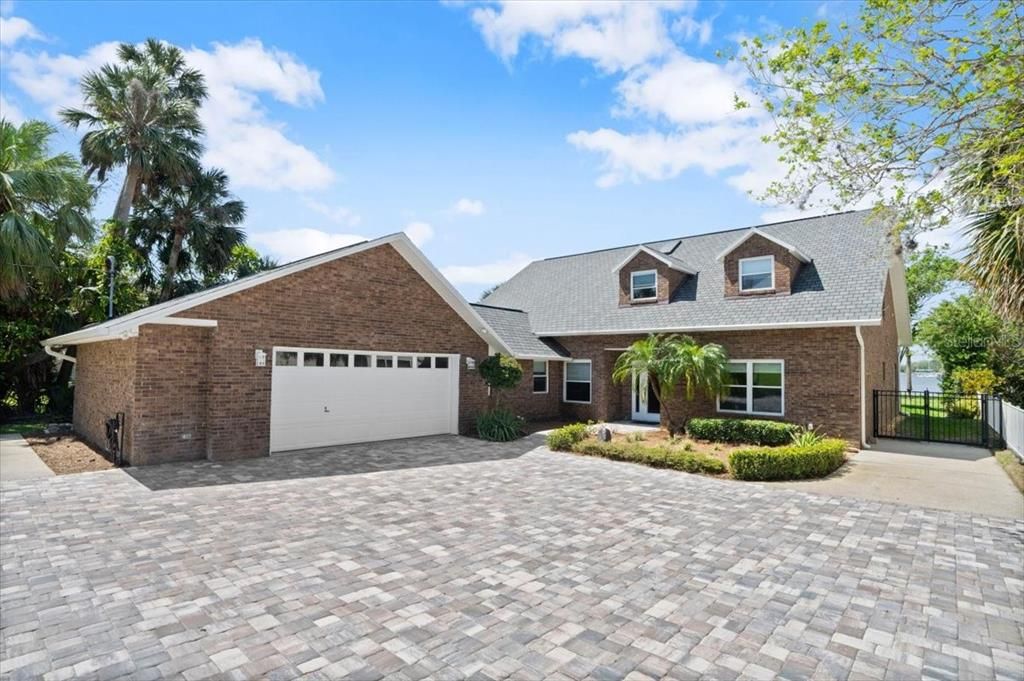 Attached, Exterior, Facade, Brick Facade, Ranch