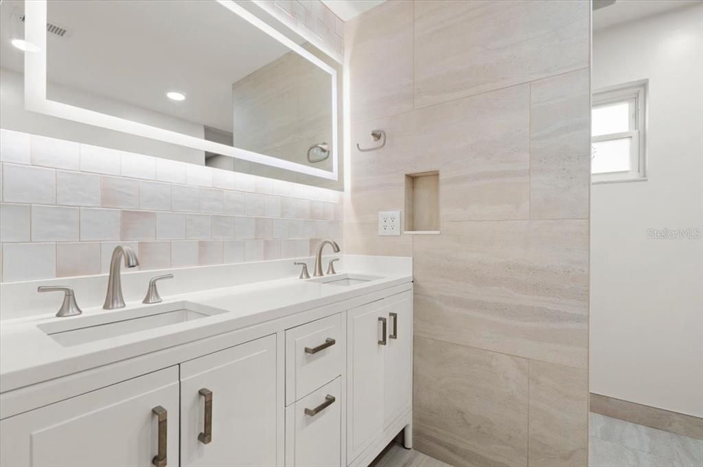 Bathroom, Dual Sink Vanities, Interior, Recessed Lighting