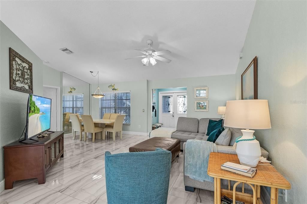Dining room, Interior, Living room, Pendant Lights