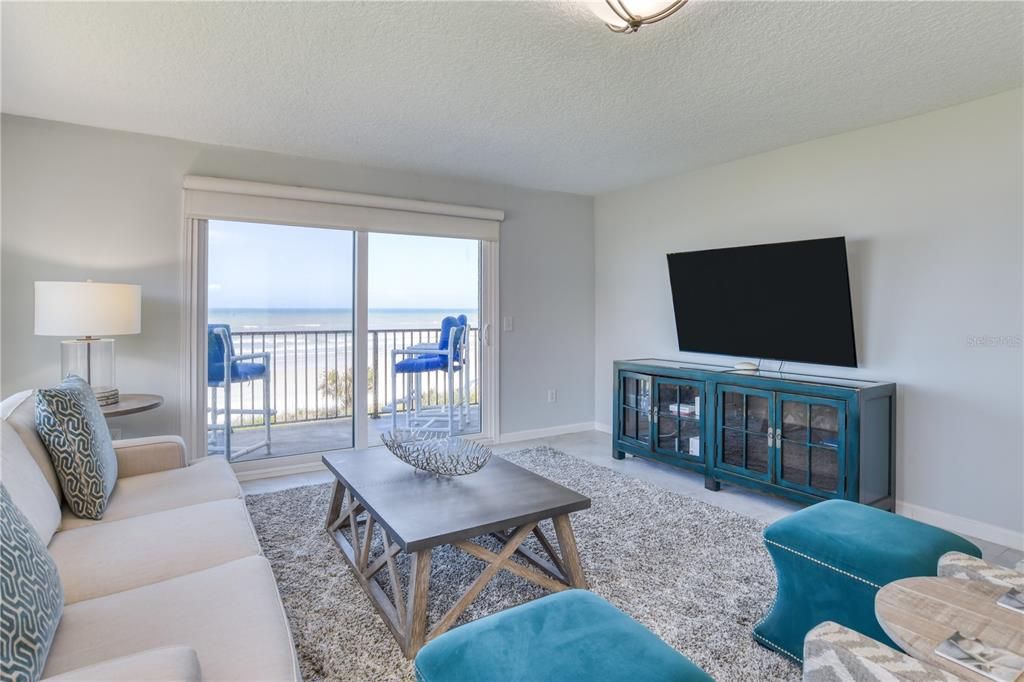 Interior, Living room, Water