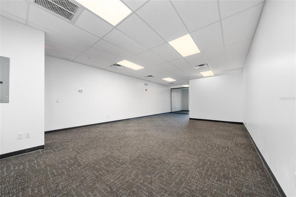 Empty room, Interior, Recessed Lighting