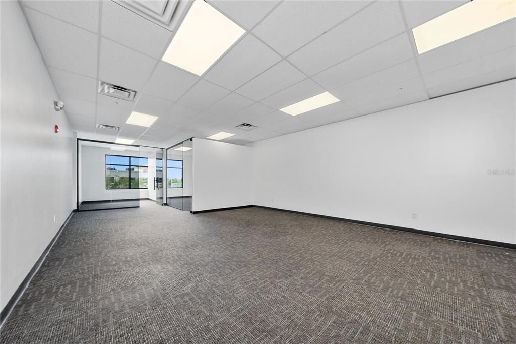 Empty room, Interior, Recessed Lighting
