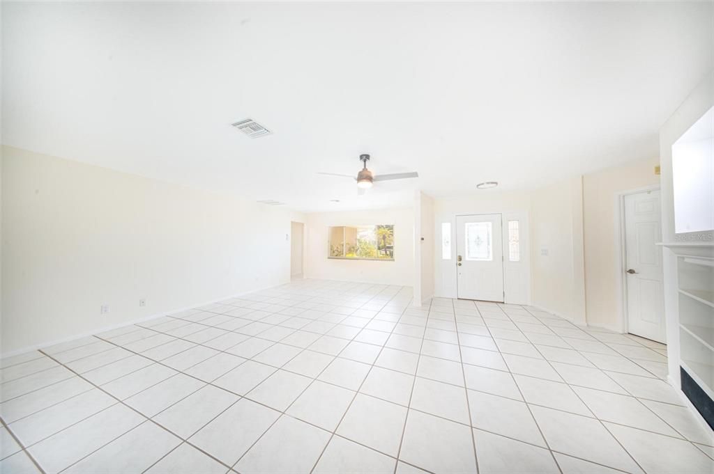 Empty room, Interior
