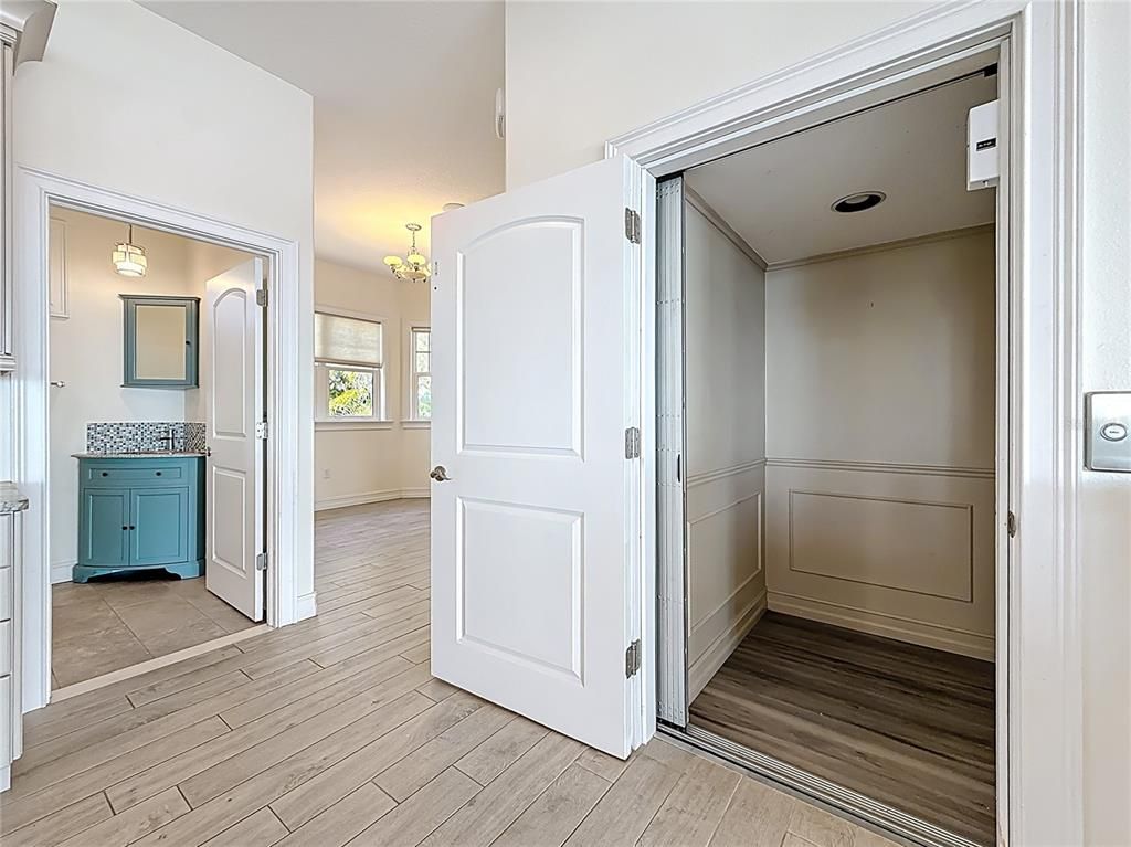 Bathroom, Interior, Pendant Lights, Wood Texture Flooring